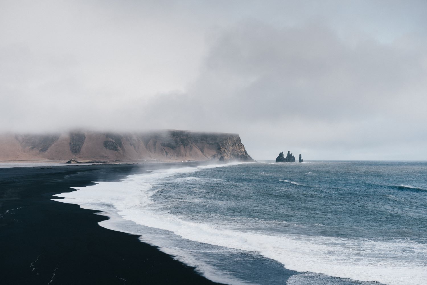 What's the difference between a sea and an ocean?